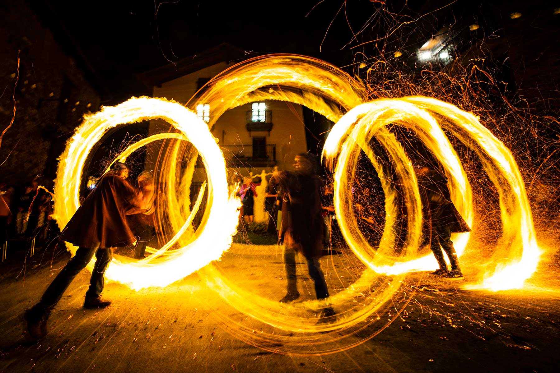 Associació Fallaires d'Andorra la Vella celebrant la tradició de les Falles